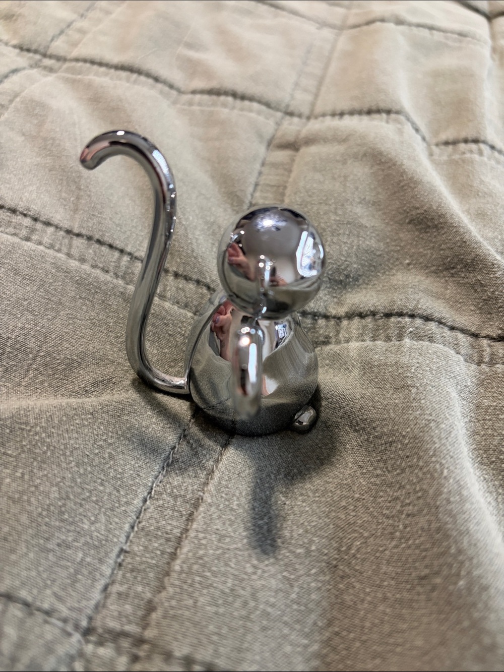 Polished Silver Cat-Shaped Jewelry Hook